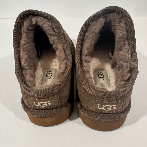 UGG Classic Slipper - Picture 7 of 7